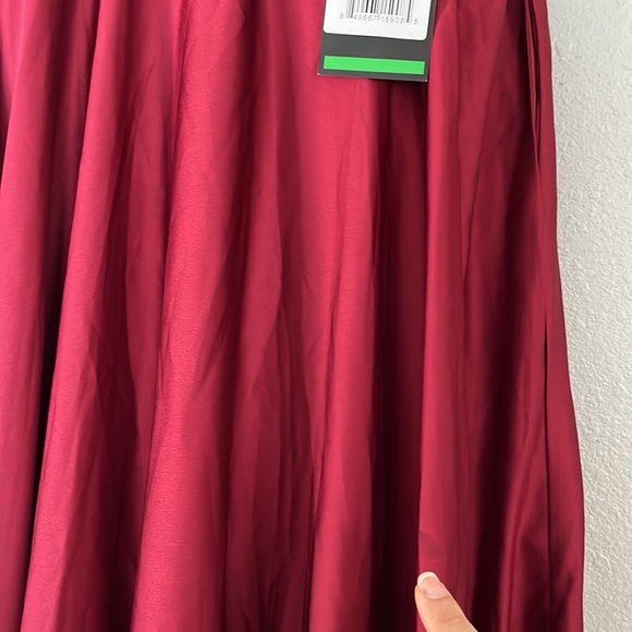 New La Femme Strapless Slit Satin Ballgown Red Wine size 6 - Picture 13 of 15